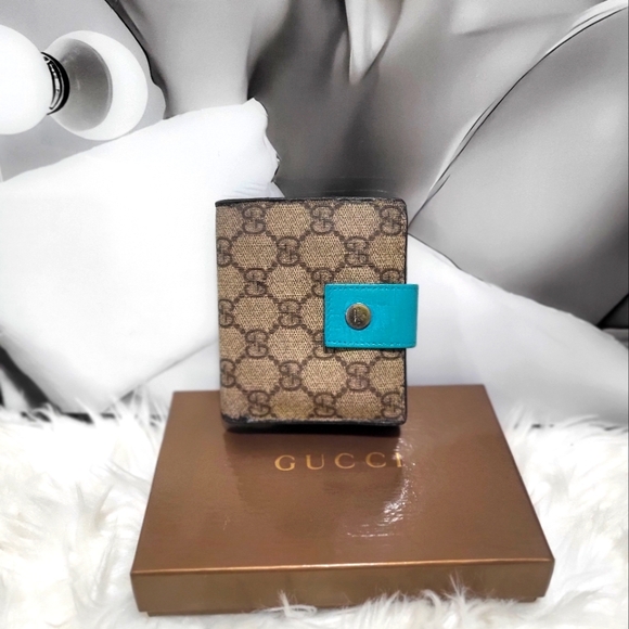 Gucci Handbags - AUTHENTIC FULL INCLUSION GUCCI COMPACT WALLET